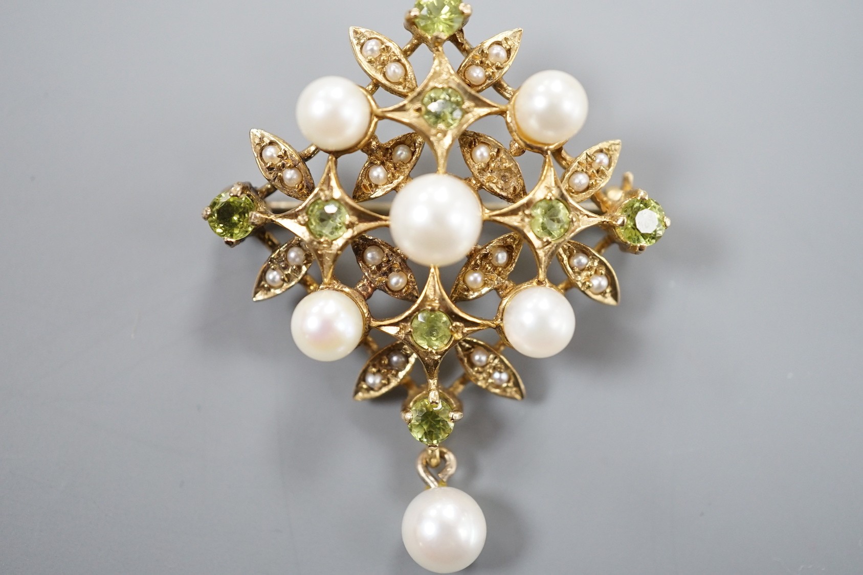A modern 9ct gold, cultured pearl and peridot cluster set drop brooch, 43mm, gross weight 7.6 grams.